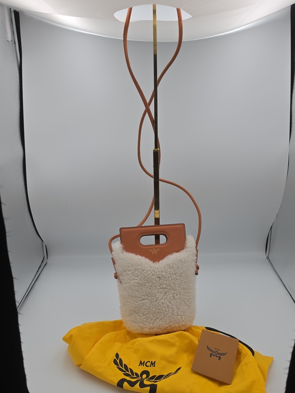 MCM Congac Leather & White Shearling Phone Holder/Mini Crossbody (NWOT)✨🤎✨️